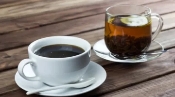 القهوة والشاي وتأثيرهما على طول العمر: ما الكميات اليومية المسموح بها حسب خبراء الصحة؟